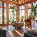 Intérieur d'une maison contemporaines écologique en bois et verre - architecture d’intérieur